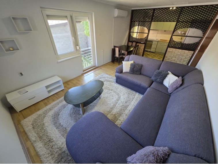 2-etažna kuća za izdavanje, Donji Grad, 700€, 210m² 2-etažna kuća za izdavanje, Donji Grad, 700€, 210m²