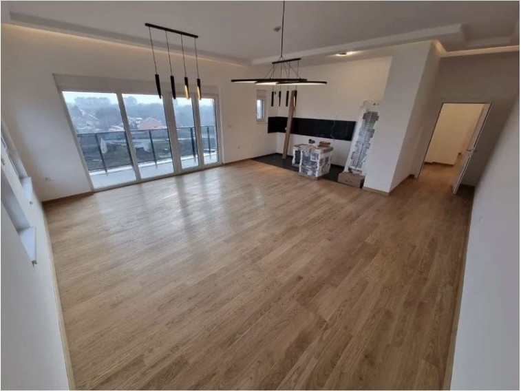 Četvorosoban stan na prodaju, Strelište, 255.600€, 142m²