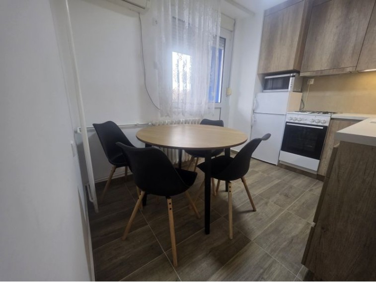 * Izdat * Dvosoban stan za izdavanje, Strelište, 300€, 50m²