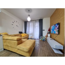 Centar, Dvoiposoban stan 58m2. Garažno parking mesto.