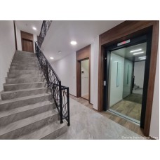 Centar. Nov stan, 100m2 sa garažnim mestima.